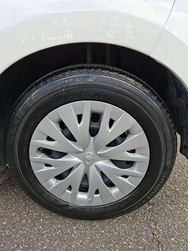 Usata Toyota Yaris Hybrid Active 92 CV (67 kW) 2023 Bianco Berlina