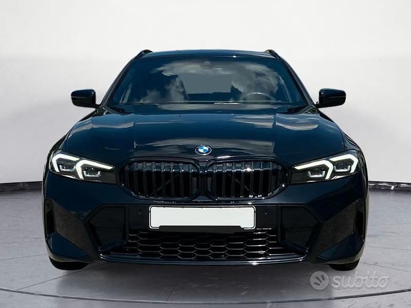 Usata BMW 320e M Sport 190 CV (139 kW) 2024 Verde Station wagon