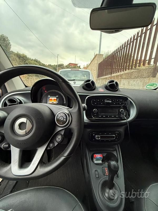 Usata Smart ForFour 90 CV (66 kW) 2018 Nero Utilitaria