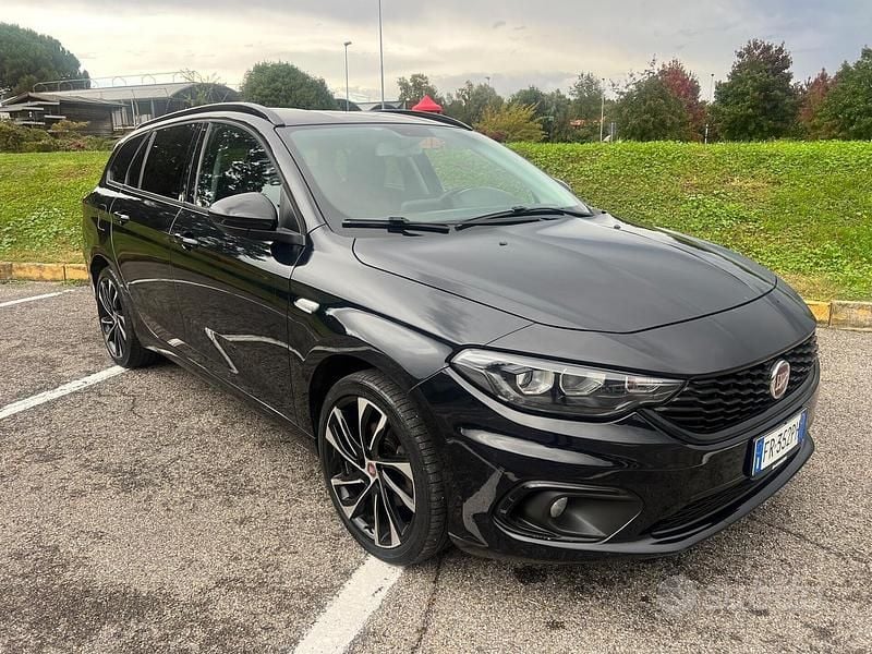 Usata Fiat Tipo Lounge 120 CV (88 kW) 2018 Nero Station wagon
