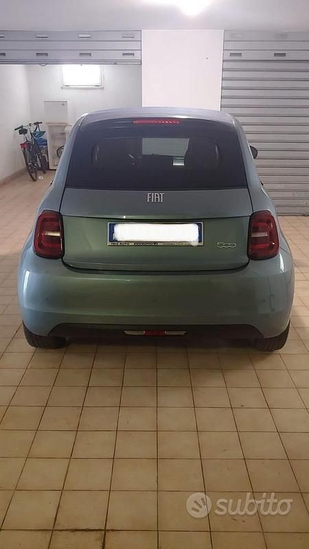 Usata Fiat 500e 86 kW (118 CV) 2020 Blu Cabrio