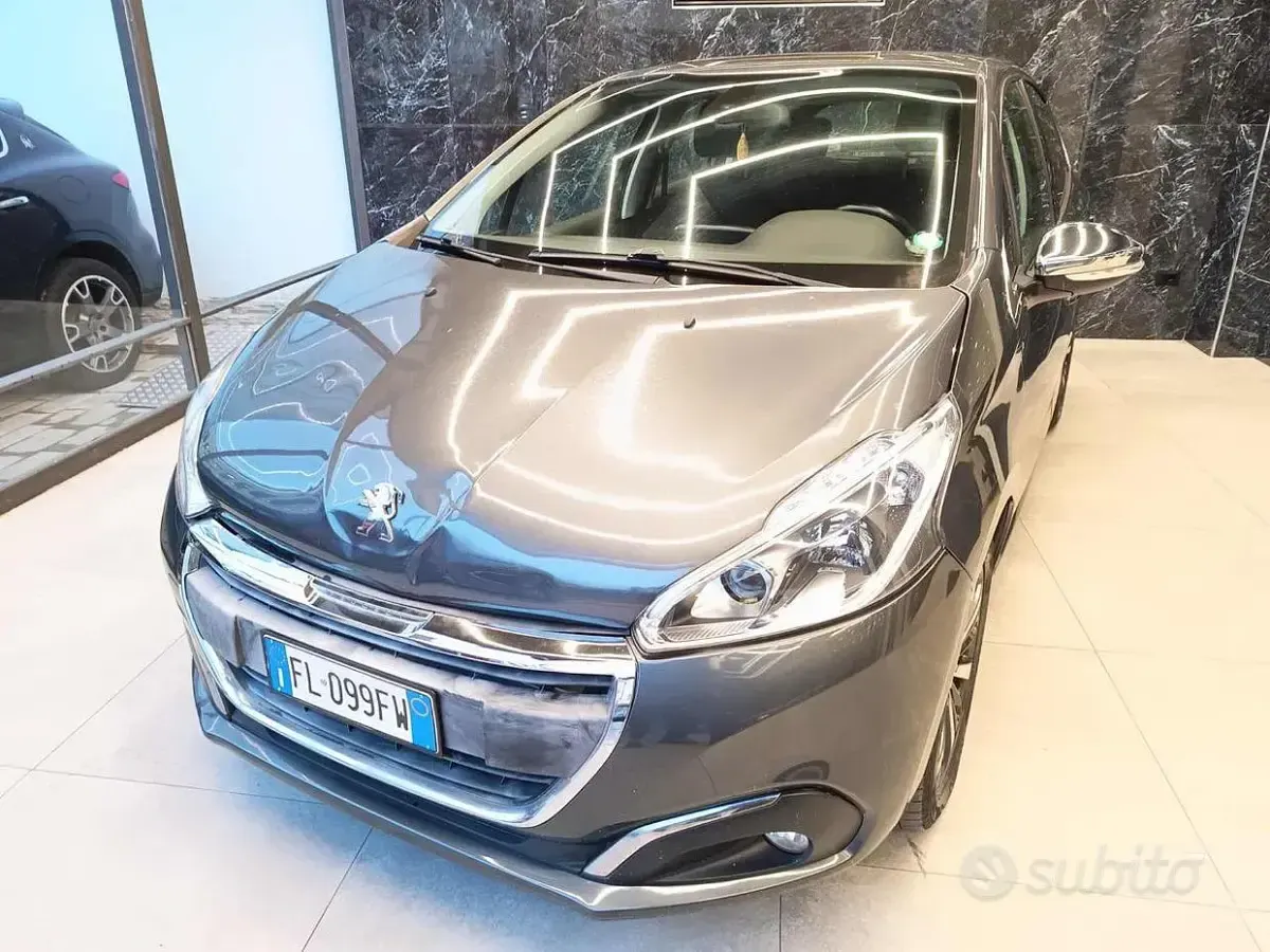 Usata Peugeot 208 Access 68 CV (50 kW) 2017 Grigio Utilitaria