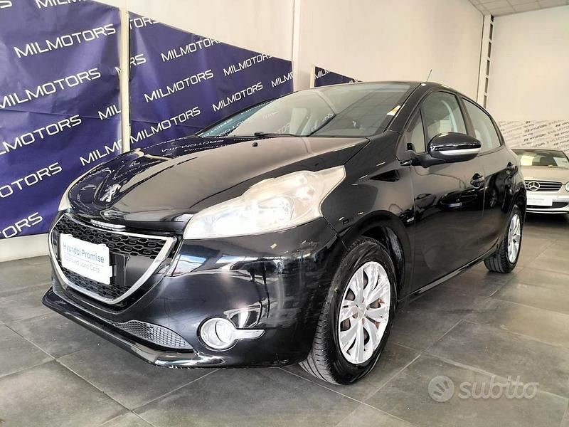 Usata Peugeot 208 Access 82 CV (60 kW) 2012 Nero Utilitaria