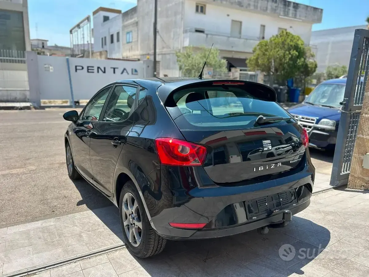 Usata Seat Ibiza CONNECT 75 CV (55 kW) 2015 Nero Berlina