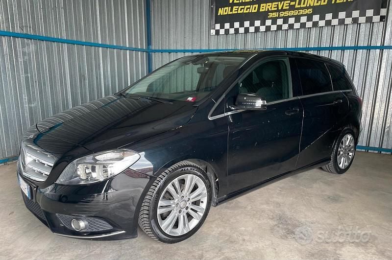Usata Mercedes B180 109 CV (80 kW) 2012 Nero Monovolume