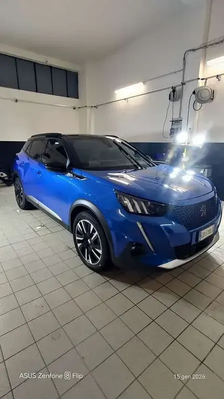 Usata Peugeot e-2008 GT-line 56 kW (77 CV) 2020 Bluazzurro SUV