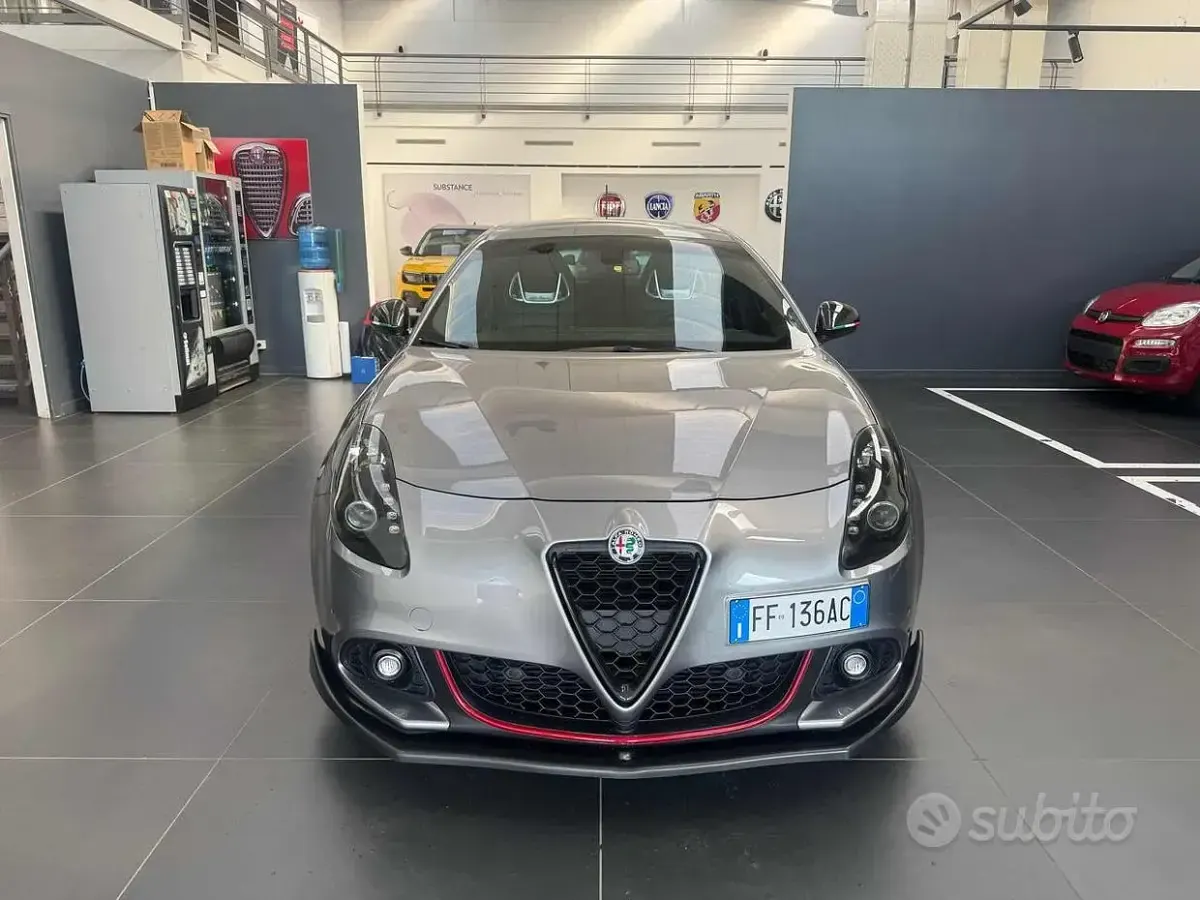 Usata Alfa Romeo Giulietta Veloce 239 CV (175 kW) 2016 Grigio Utilitaria