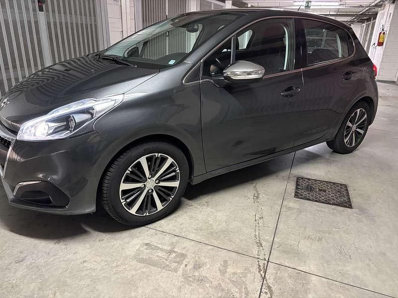 Usata Peugeot 208 Allure 75 CV (55 kW) 2016 Utilitaria