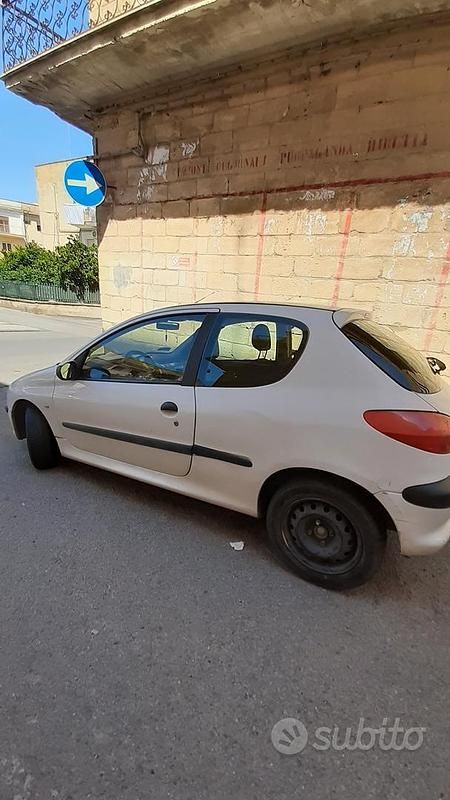 Usata Peugeot 206 75 CV (55 kW) 2002 Bianco Utilitaria