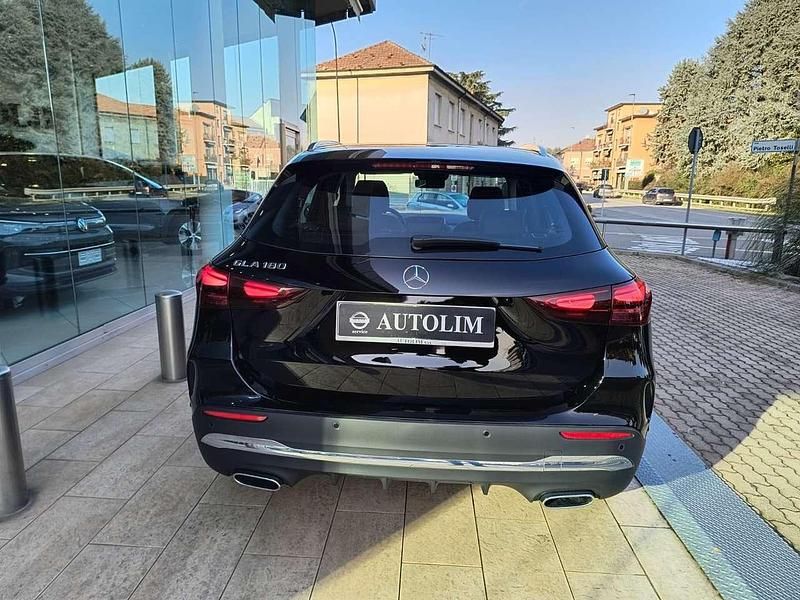 Nuova Mercedes GLA180 AMG line Plus 136 CV (100 kW) 2026 Midnight black SUV