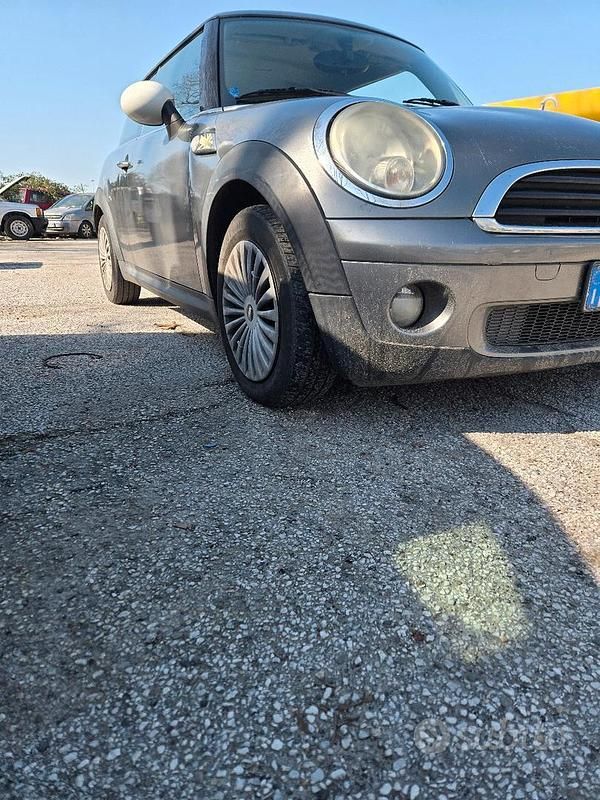 Usata Mini Cooper 75 CV (55 kW) 2009 Grigio Utilitaria