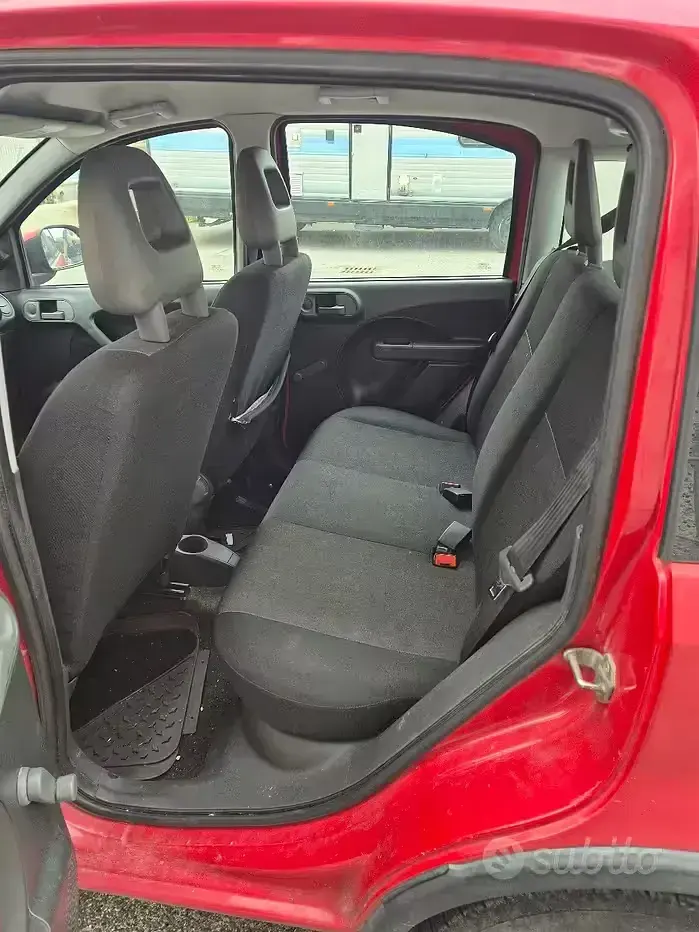 Usata Fiat Panda 4x4 69 CV (50 kW) 2012 Rosso Utilitaria
