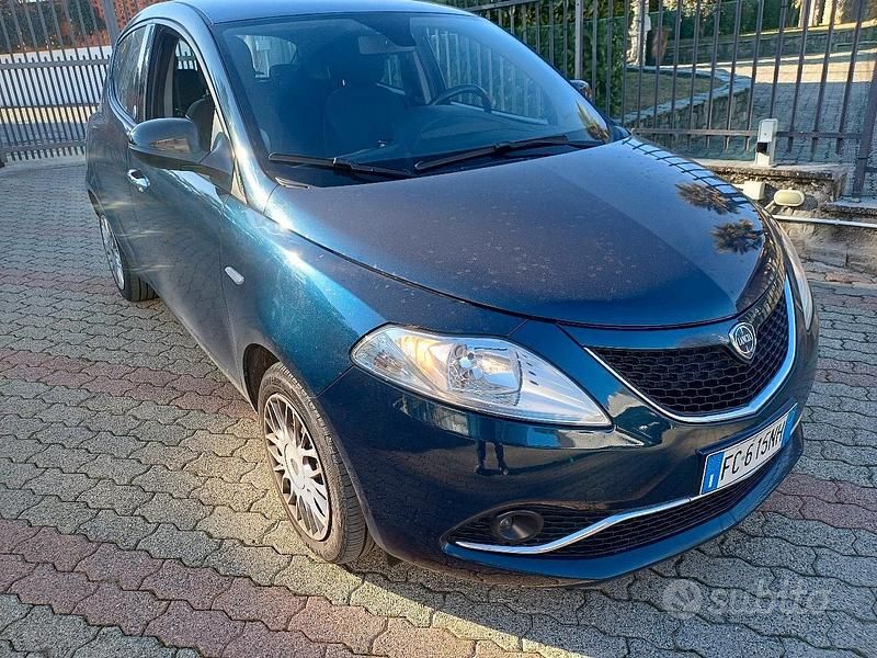 Usata Lancia Ypsilon 69 CV (50 kW) 2016 Blu Utilitaria