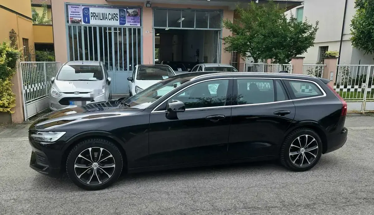 Usata Volvo V60 Business Edition 150 CV (110 kW) 2019 Nero Station wagon
