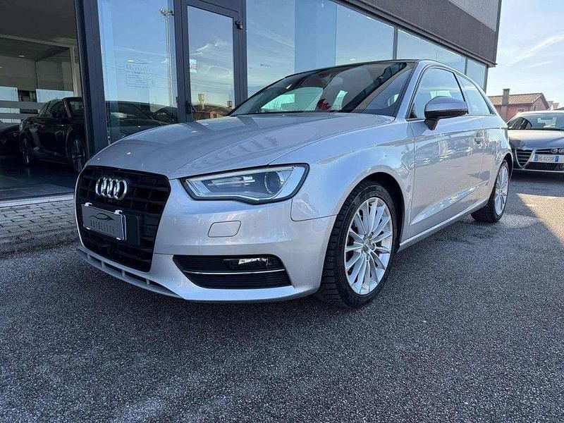Argento Usata 2014 Audi A3 Ambition Due volumi | 7500 € (Ottimo prezzo) - Immagine 1/4