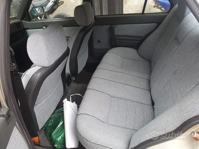 Usata Alfa Romeo 75 155 CV (114 kW) 1987 Grigio Berlina