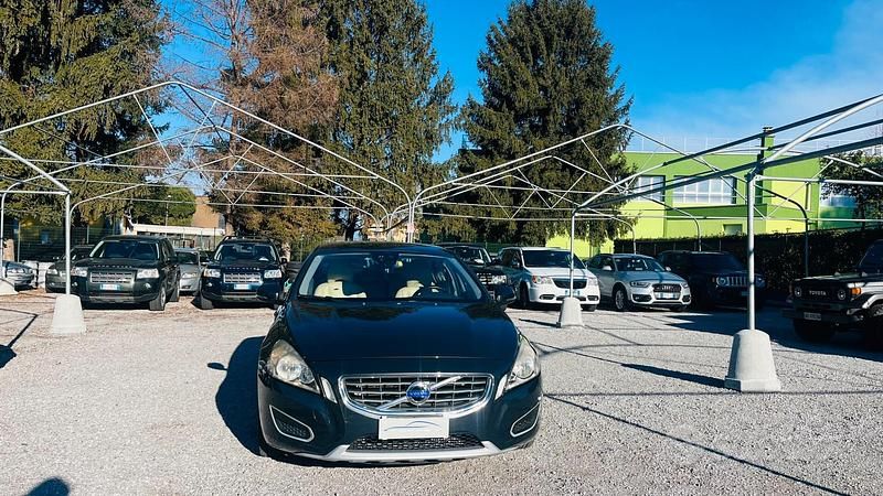 Usata Volvo S60 Momentum 163 CV (119 kW) 2011 Nero Berlina