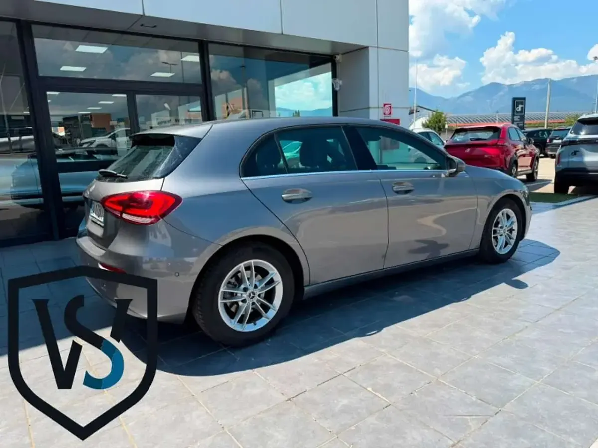 Usata Mercedes A180 Premium 116 CV (85 kW) 2020 Grigio Berlina