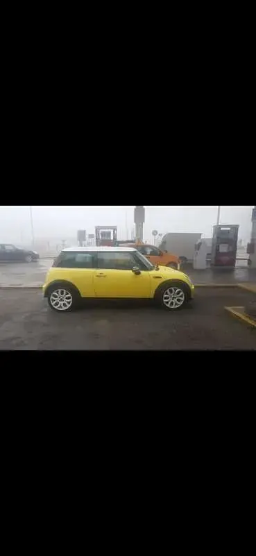 Usata Mini Cooper 99 CV (72 kW) 2004 Giallo Utilitaria