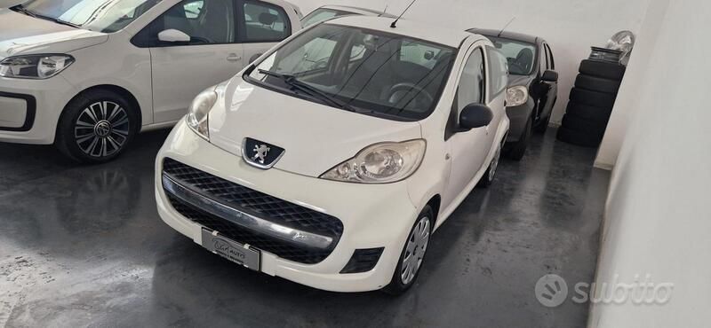 Usata Peugeot 107 68 CV (50 kW) 2010 Bianco Utilitaria