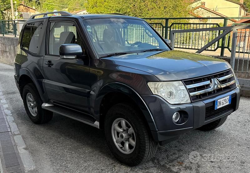 Usata Mitsubishi Pajero Instyle 170 CV (125 kW) 2008 Blu/azzurro SUV