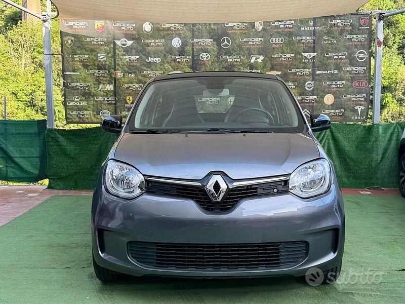 Usado Renault Twingo 65 HP (47 kW) 2022 Cinzento Citadino