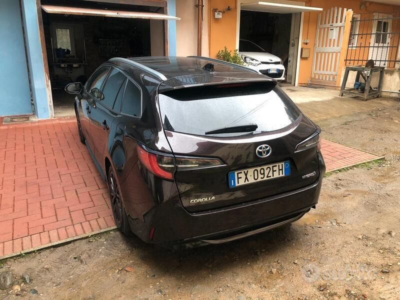 Usata Toyota Corolla 153 CV (112 kW) 2019 Marrone Station wagon