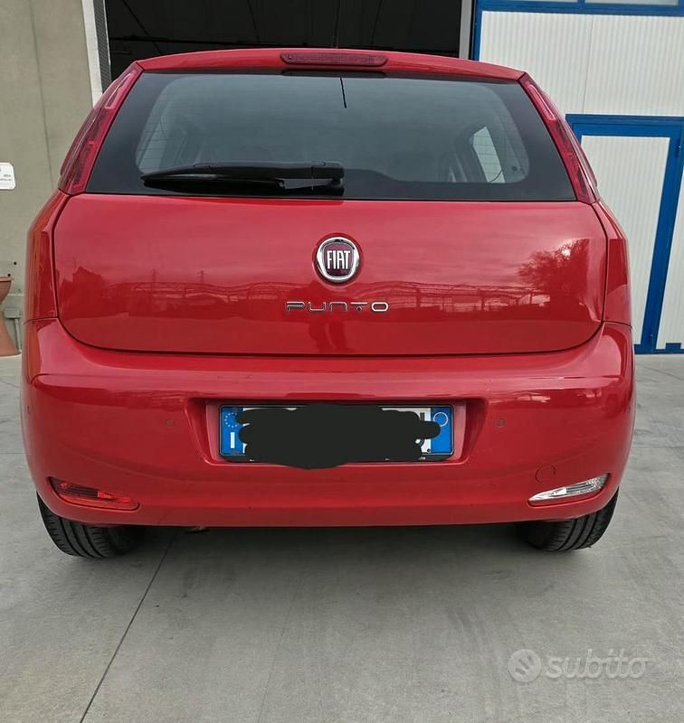 Usata Fiat Punto 90 CV (66 kW) 2017 Rosso Utilitaria