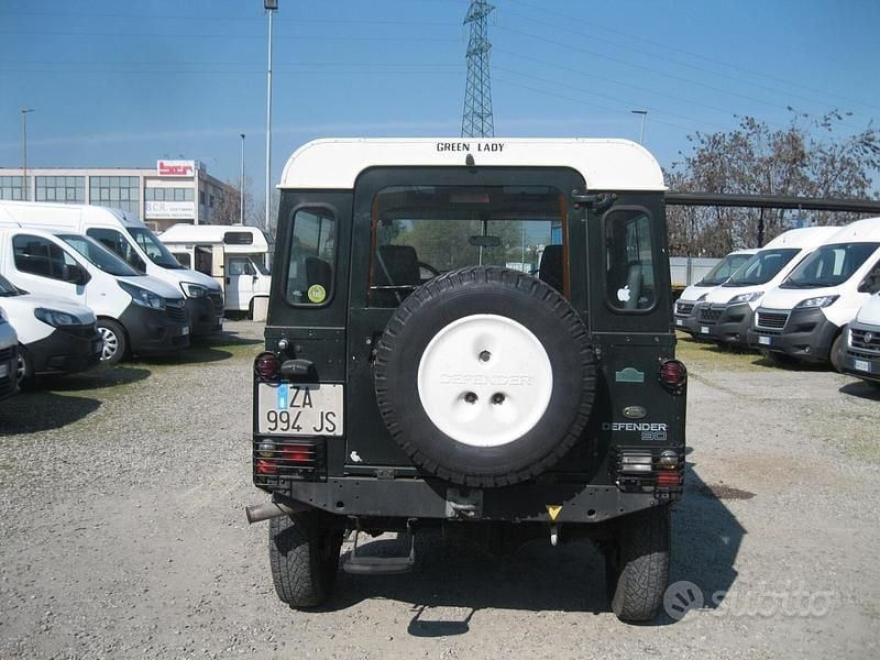 Usata Land Rover Defender 113 CV (83 kW) 1998 Verde Station wagon