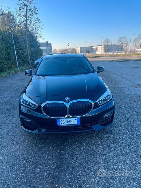 Nero Usata 2020 BMW 118 Advantage Due volumi | 21.000 € (Molto cara) - Immagine 1/4