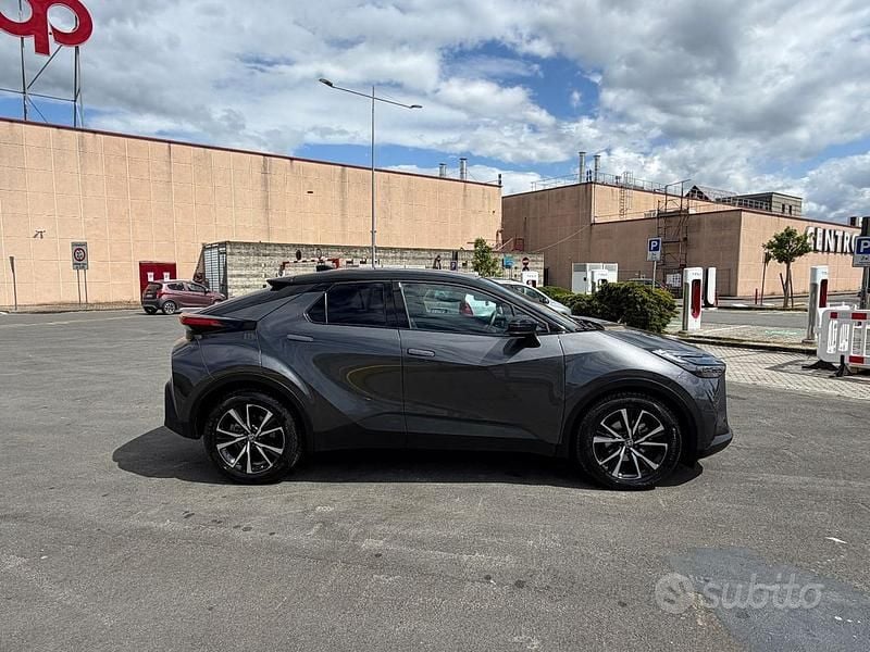 Usata Toyota C-HR Trend 98 CV (72 kW) 2024 Grigio SUV