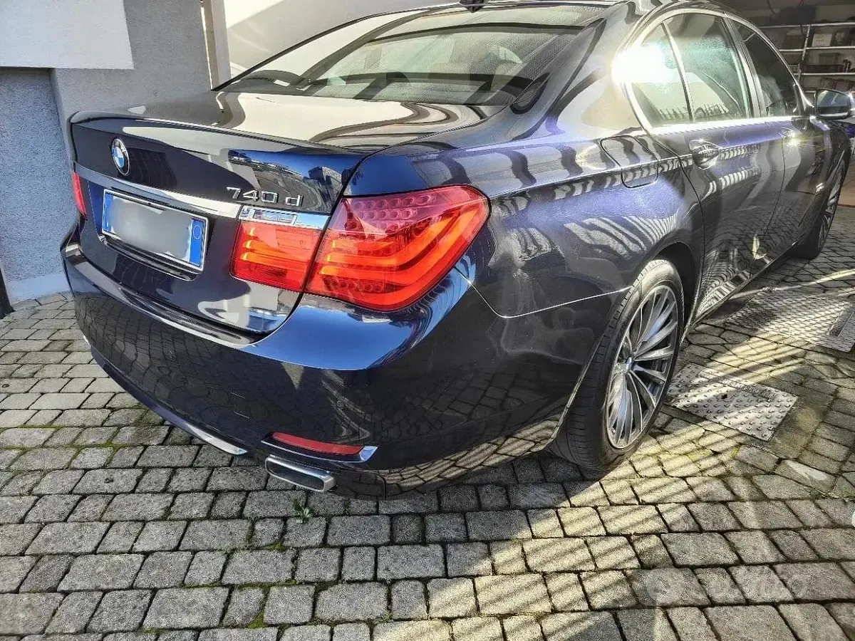 Usata BMW 740 Efficient Dynamics 313 CV (230 kW) 2012 Blu Berlina
