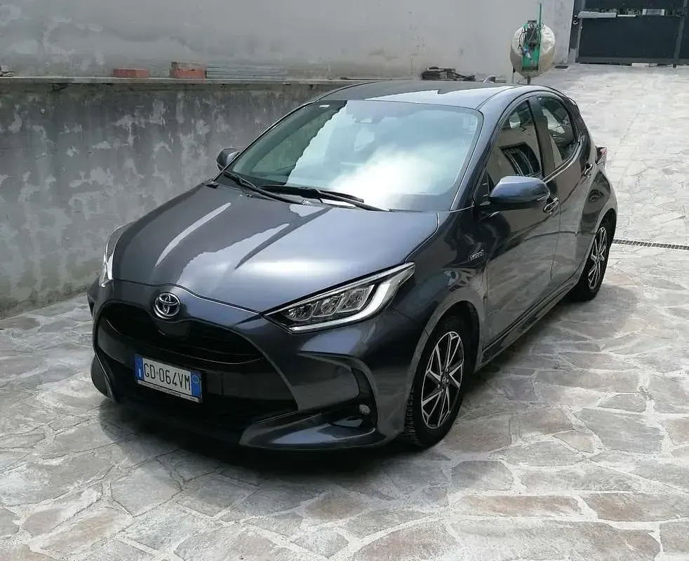 Usata Toyota Yaris Hybrid Trend 92 CV (67 kW) 2021 Berlina