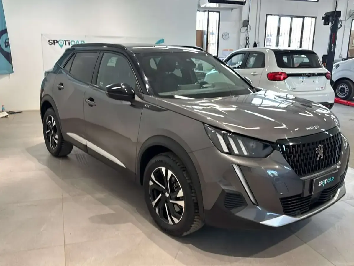 Usata Peugeot 2008 GT 131 CV (96 kW) 2023 Grigio SUV