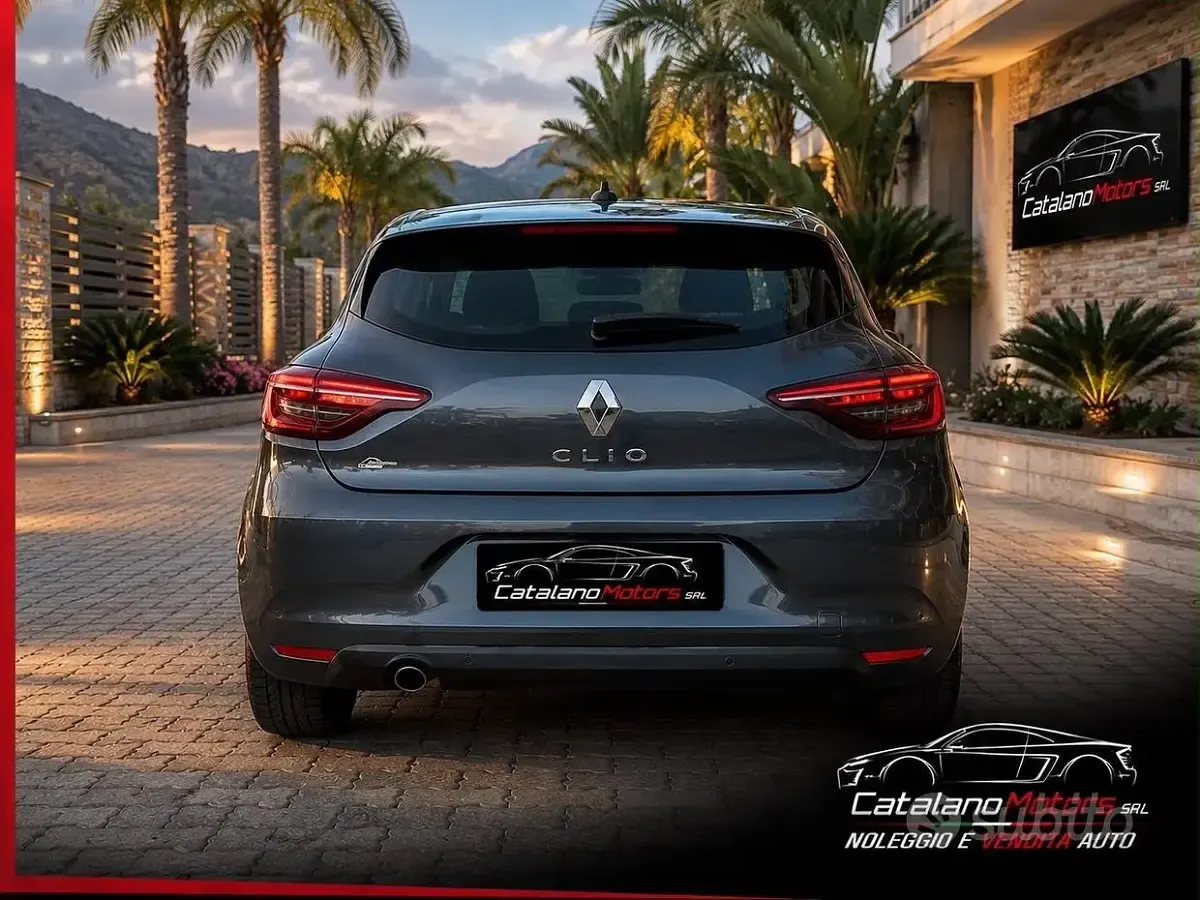 Usata Renault Clio V Business 100 CV (73 kW) 2021 Grigio Berlina