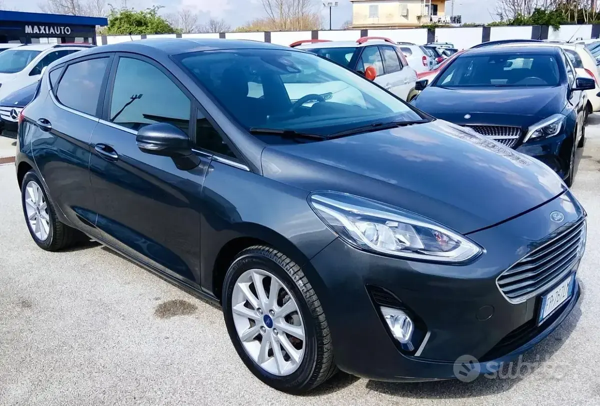 Usata Ford Fiesta Titanium 85 CV (62 kW) 2018 Grigio Utilitaria