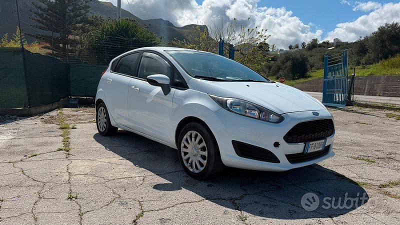 Usata Ford Fiesta Business Edition 60 CV (44 kW) 2016 Bianco Utilitaria