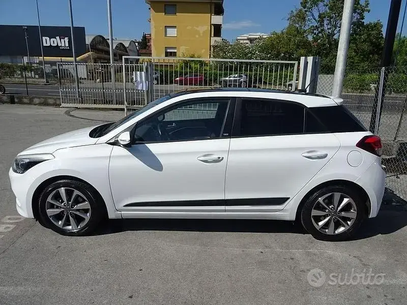 Usata Hyundai i20 GO! 75 CV (55 kW) 2016 Bianco Berlina