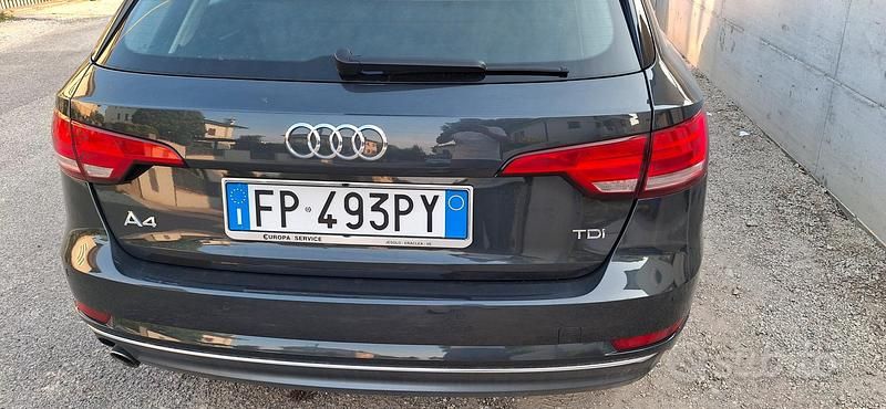 Usata Audi A4 120 CV (88 kW) 2018 Grigio Berlina