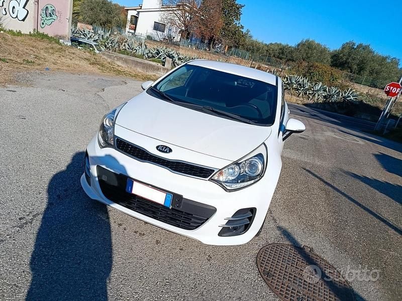 Usata Kia Rio 74 CV (54 kW) 2016 Bianco Utilitaria