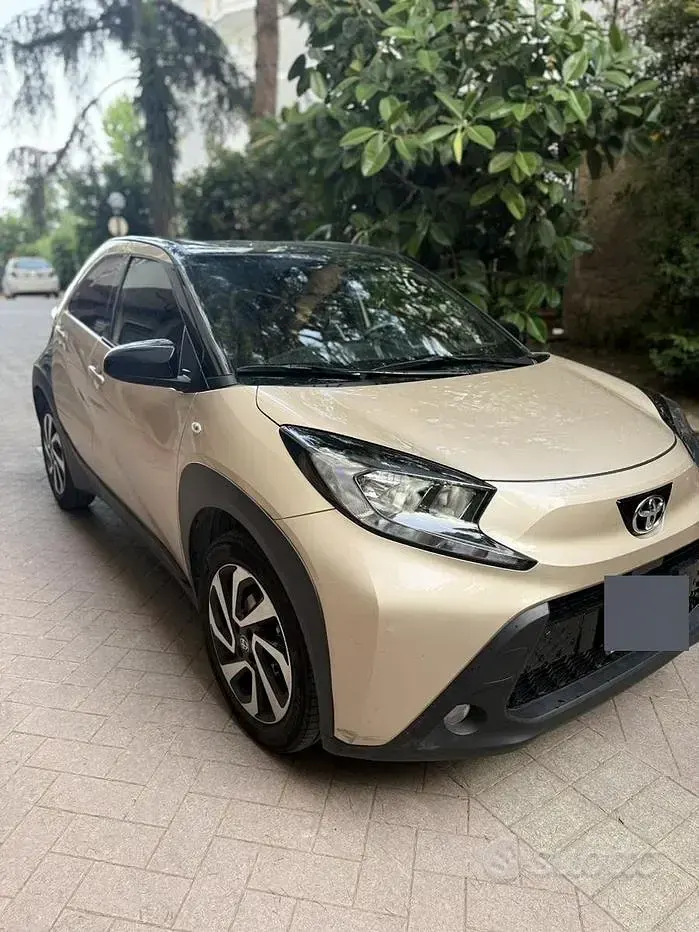 Usata Toyota Aygo X Lounge 72 CV (52 kW) 2024 Marrone SUV