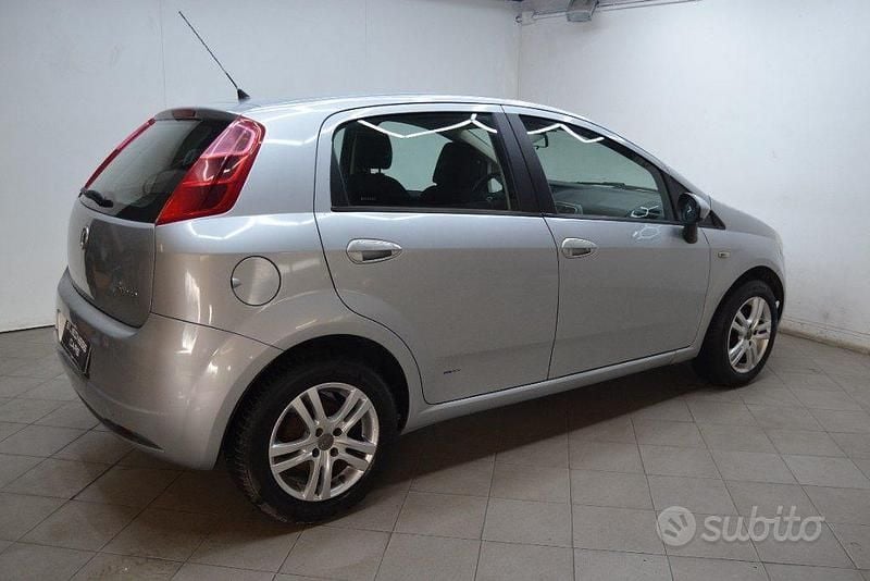Usata Fiat Grande Punto Active 77 CV (56 kW) 2008 Grigio Utilitaria