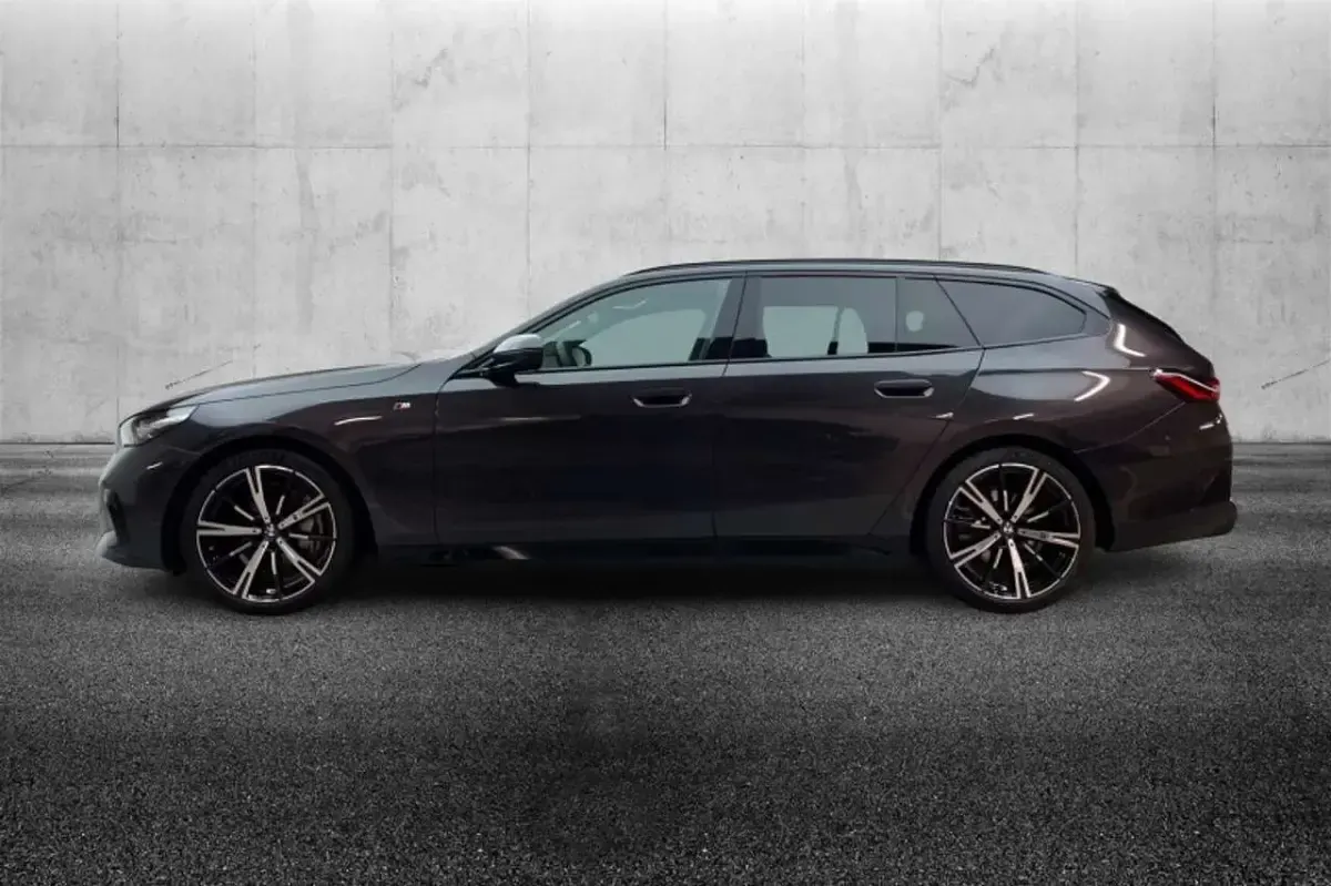 Usata BMW 540 M Sport 286 CV (210 kW) 2025 Grigio Station wagon