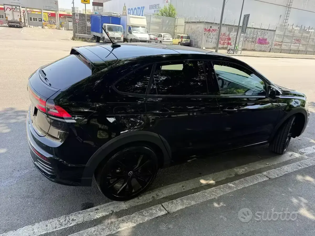 Usata VW Taigo R-line 110 CV (80 kW) 2023 Nero SUV