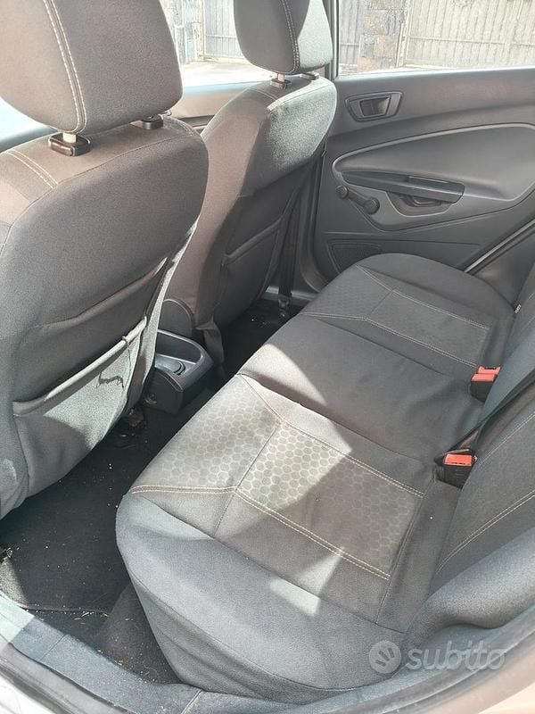 Usata Ford Fiesta Titanium 90 CV (66 kW) 2009 Grigio Berlina