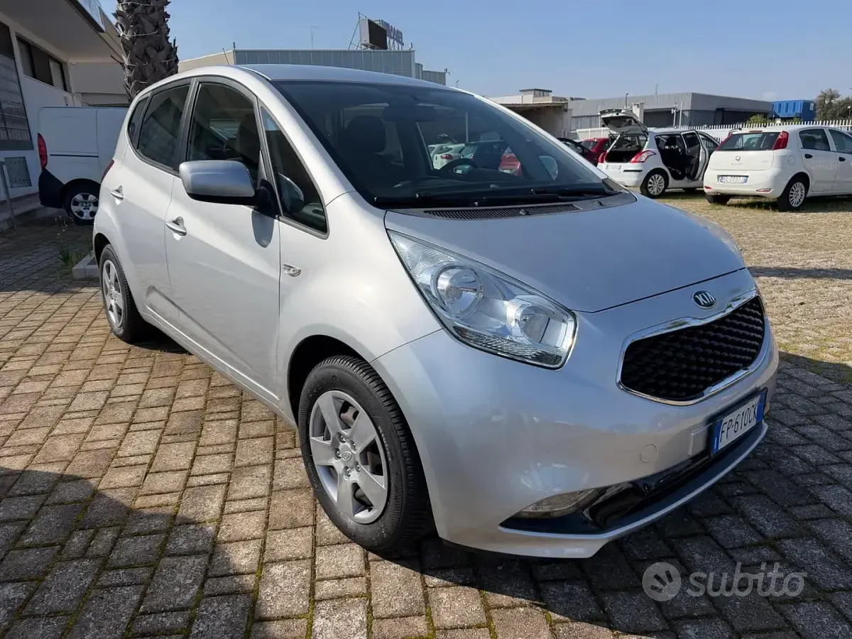Usata Kia Venga 90 CV (66 kW) 2018 Grigio Utilitaria