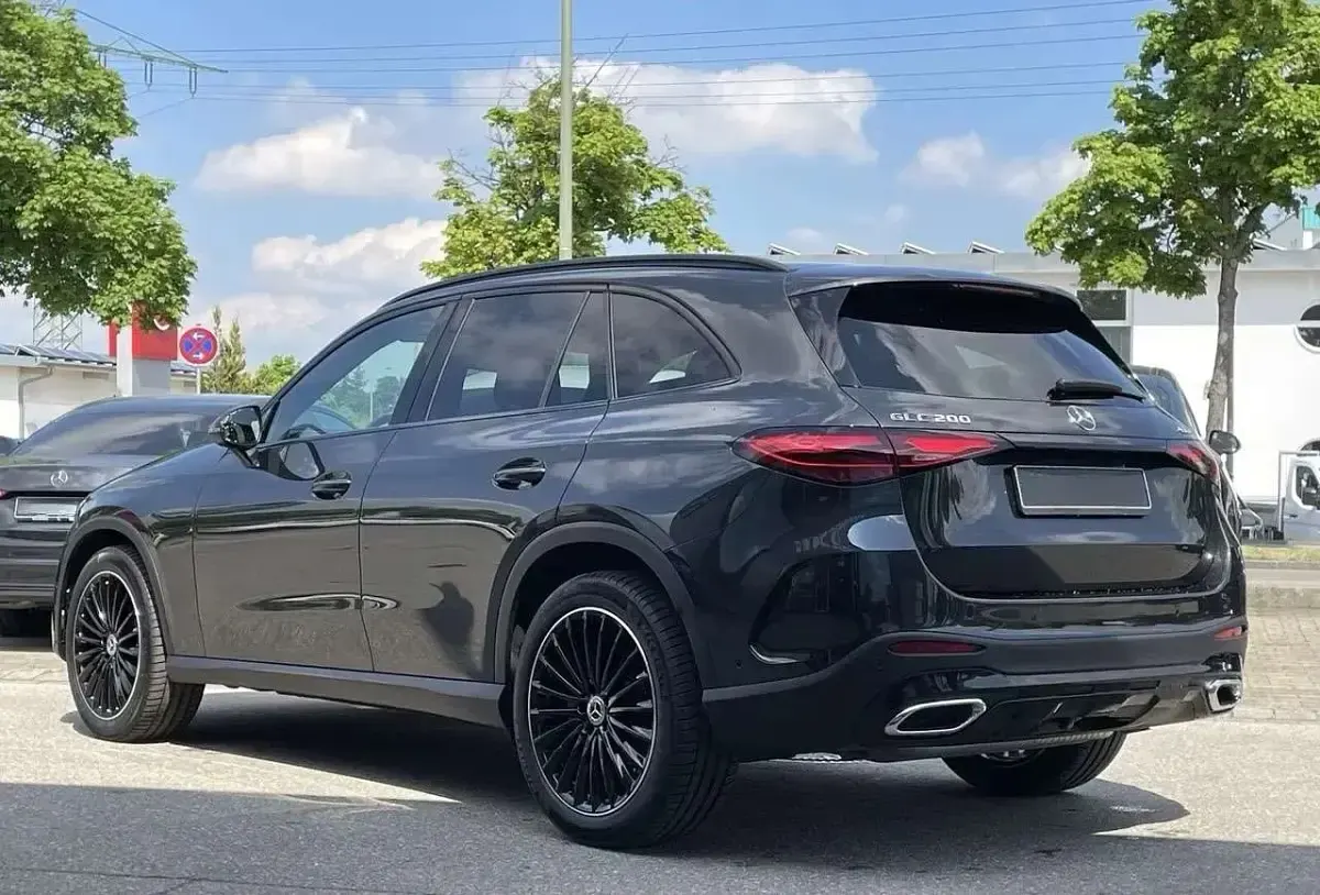 Usata Mercedes GLC200 AMG 204 CV (150 kW) 2025 Grigio grafite SUV