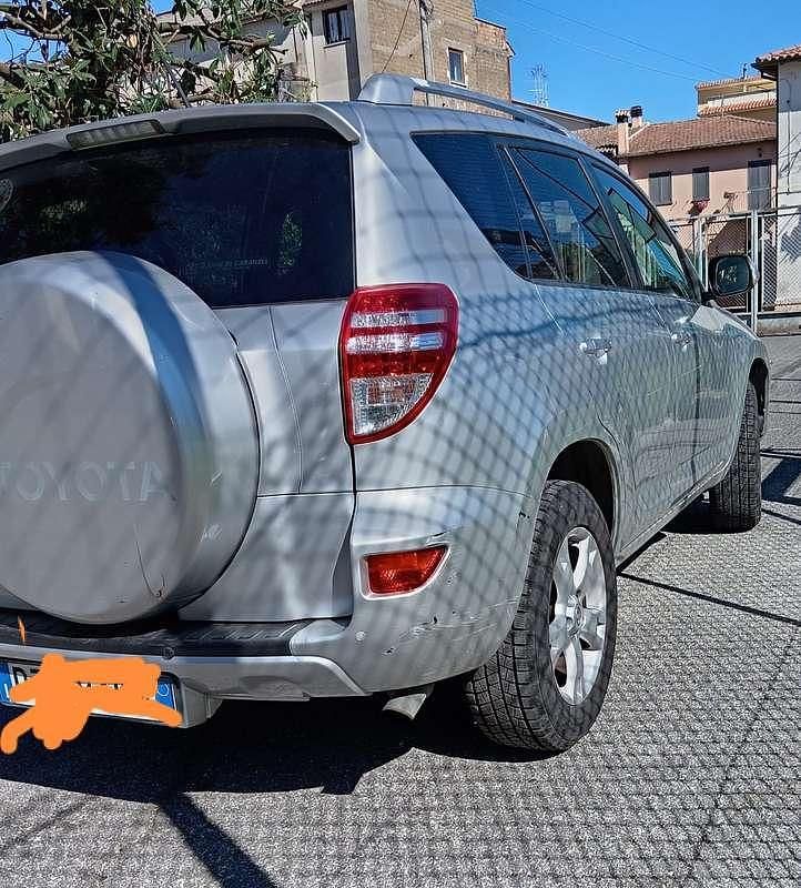 Usata Toyota RAV4 150 CV (110 kW) 2009 Argento SUV