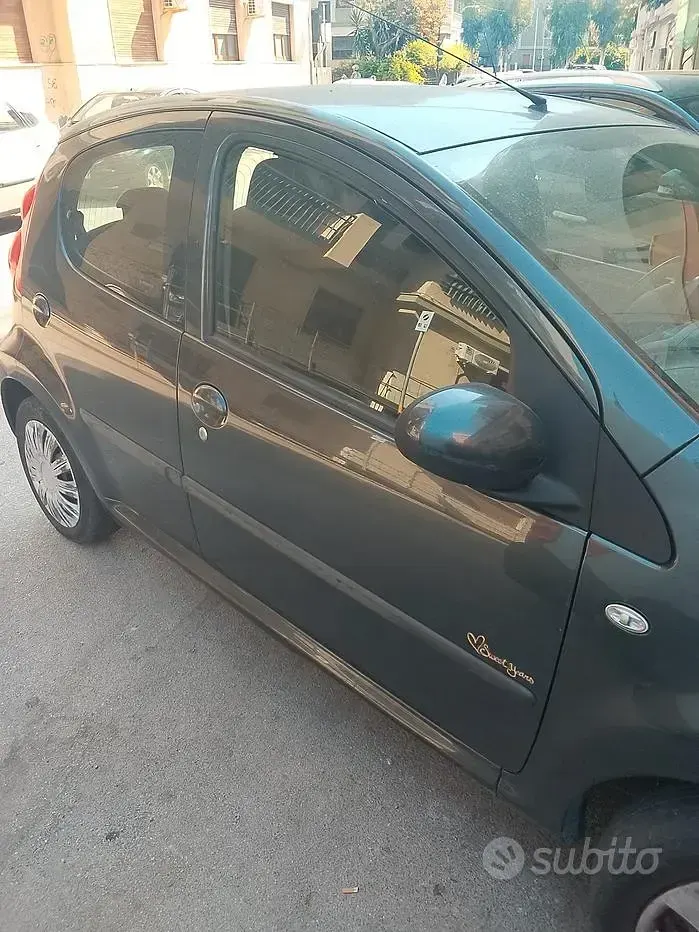 Usata Peugeot 107 68 CV (50 kW) 2009 Grigio Utilitaria