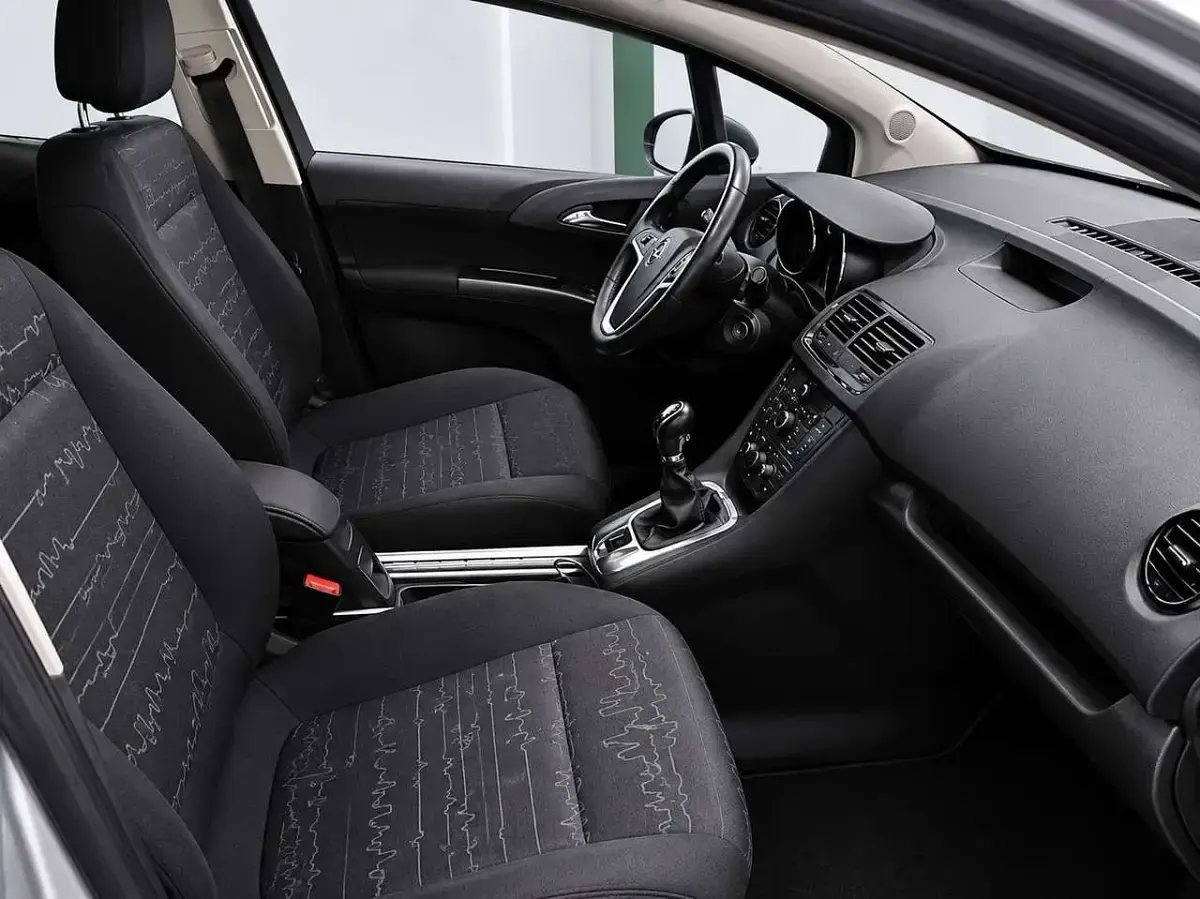 Usata Opel Meriva 101 CV (74 kW) 2013 Argento Monovolume